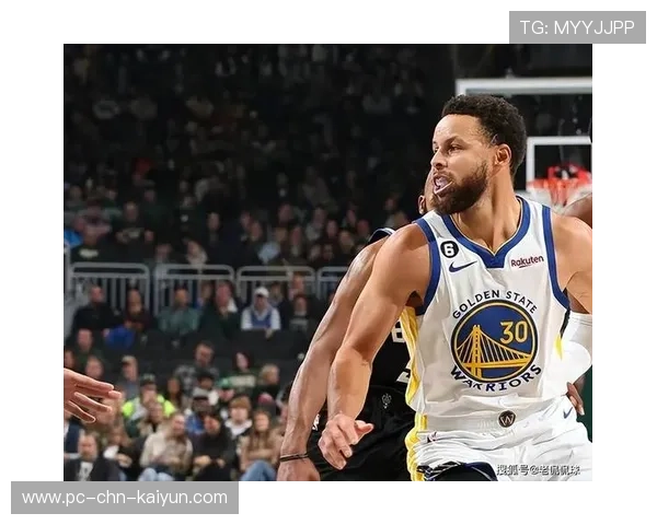 库里压哨三分命中，勇士逆转对手并将胜利收入囊中