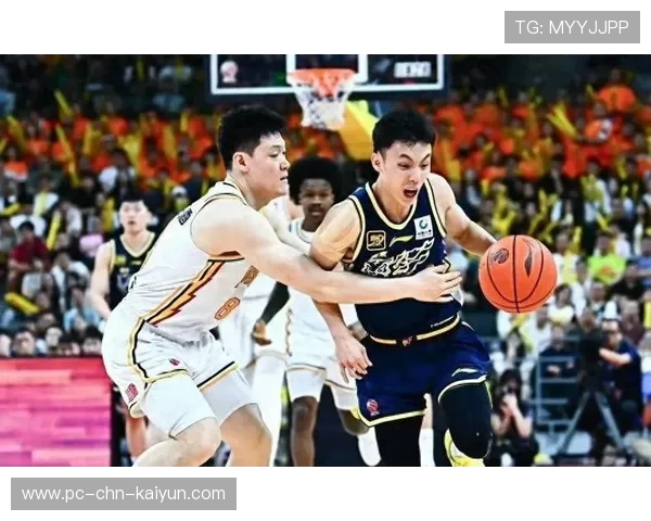 CBA 球员在对抗中保持出球能力惊呆对手